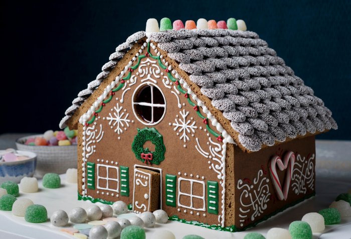 Gingerbread house christmas decor