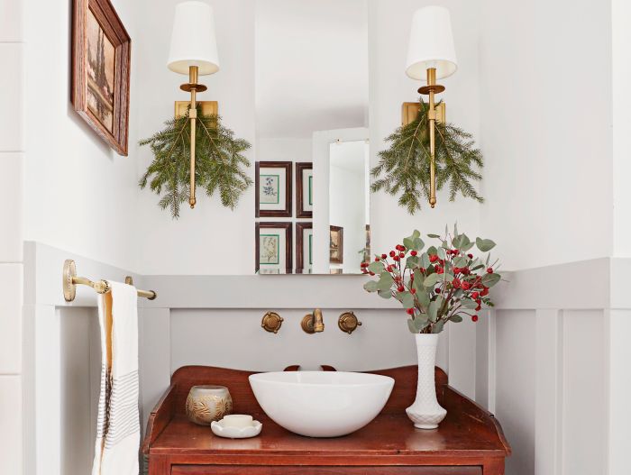 Christmas decor for bathroom